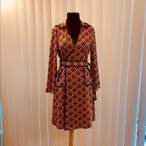 Geometric pattern wrap dress.